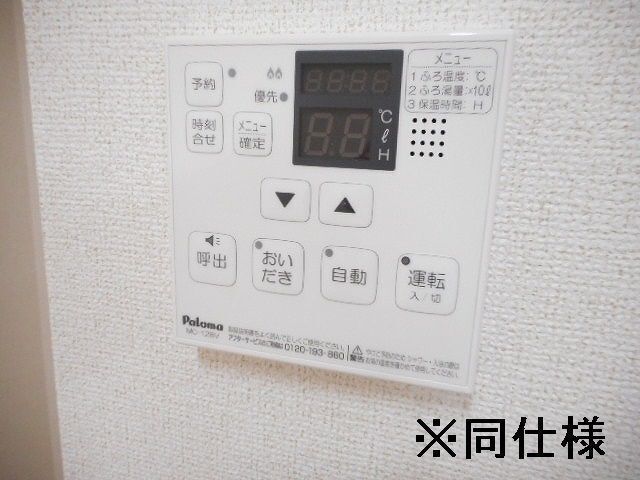����12