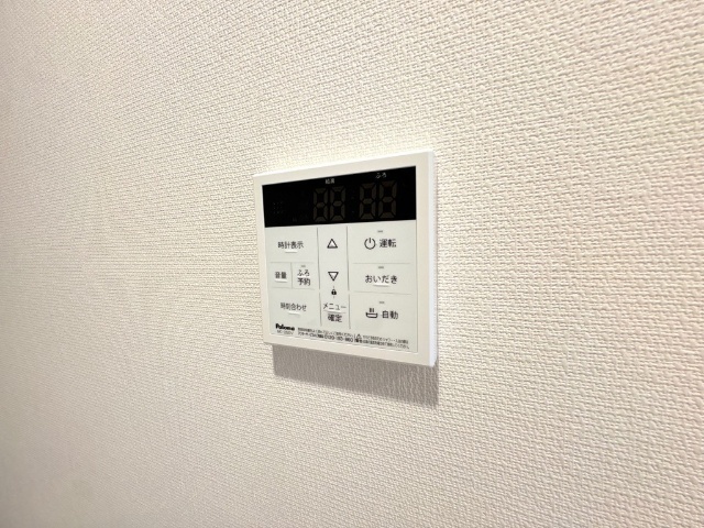 ����24