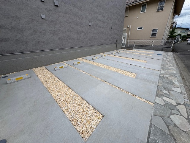����16