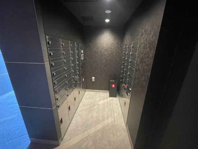 ����12