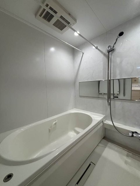 ����4