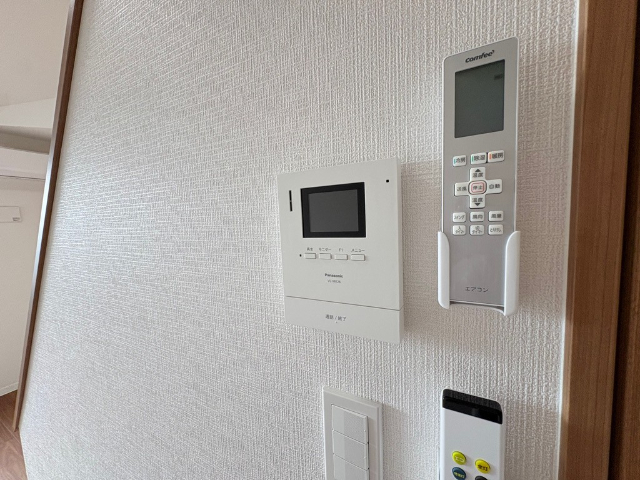 ����9