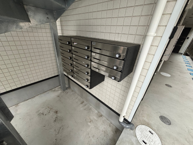 ����12