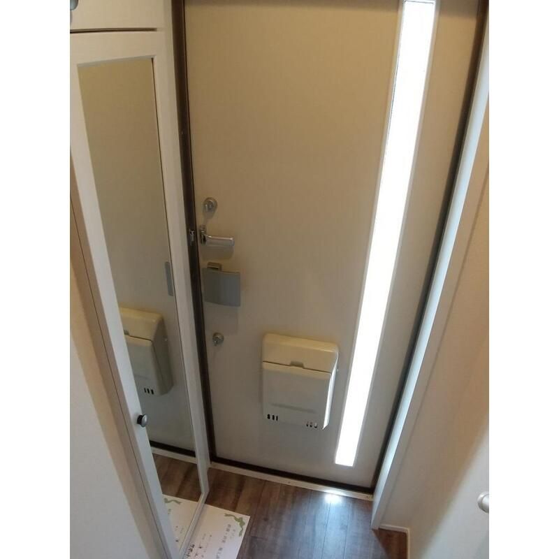 ����4