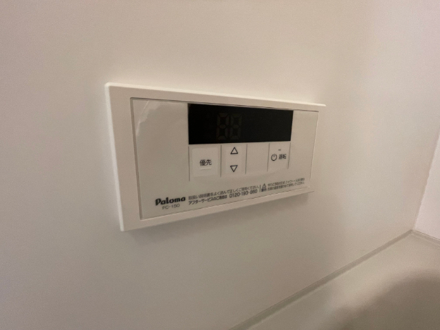 ����16