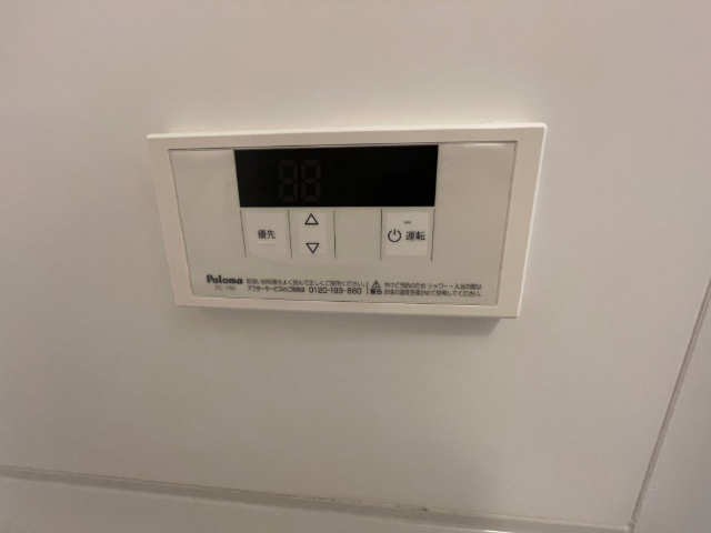 ����16