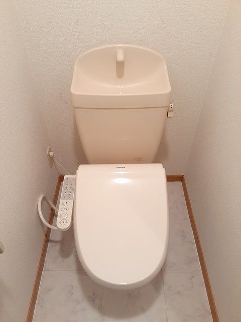 ����4