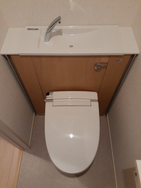 ����4