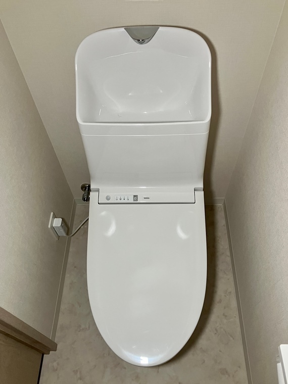 ����4