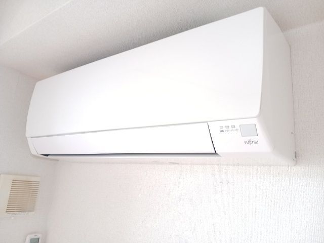 ����12