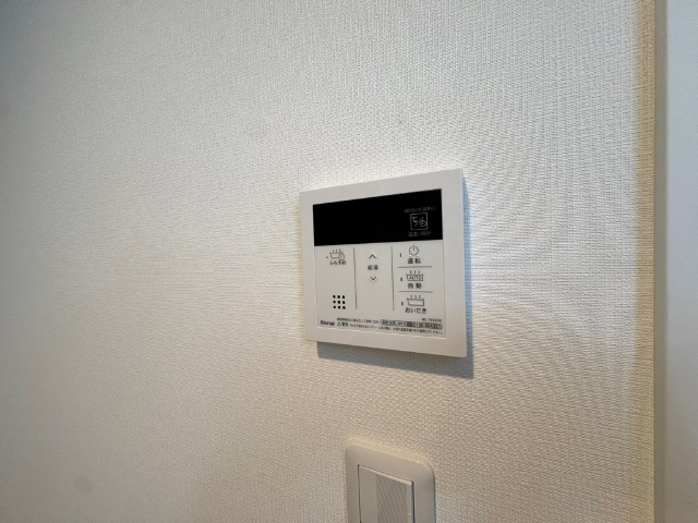 ����20