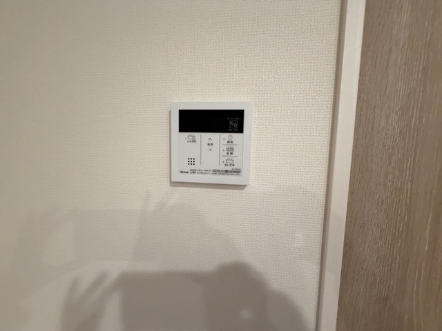 ����18