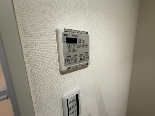 ����9