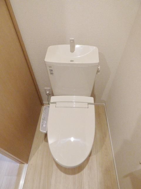 ����4