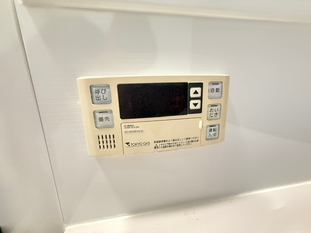 ����15