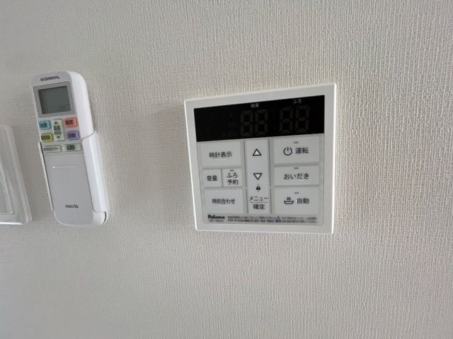 ����9