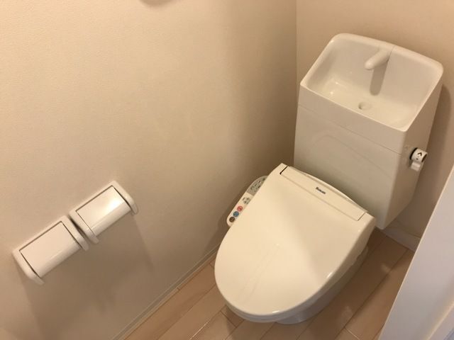 ����4