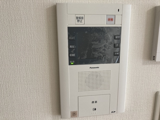 ����8