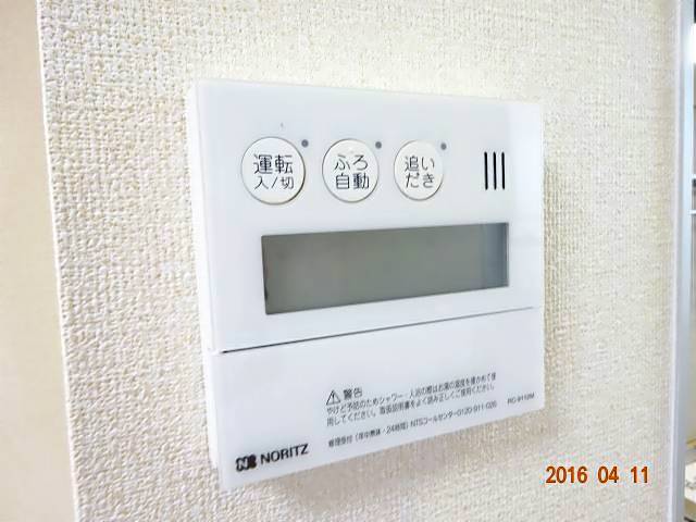����4