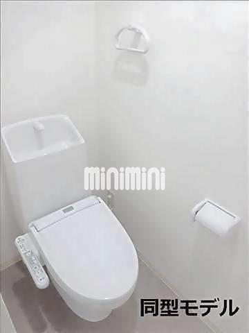 ����4