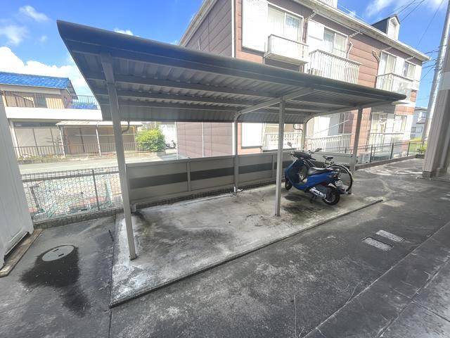 ����18