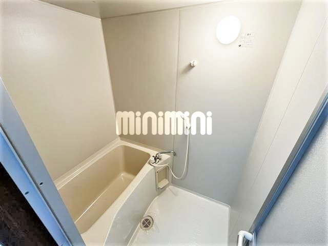 ����3