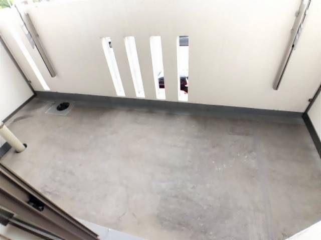 ����12