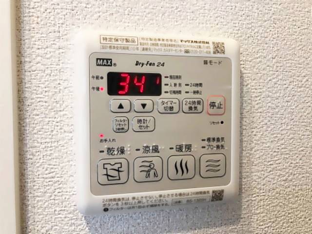 ����15