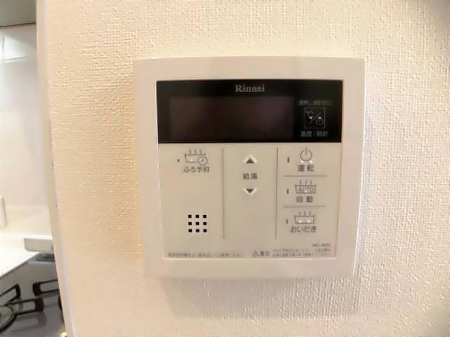 ����16