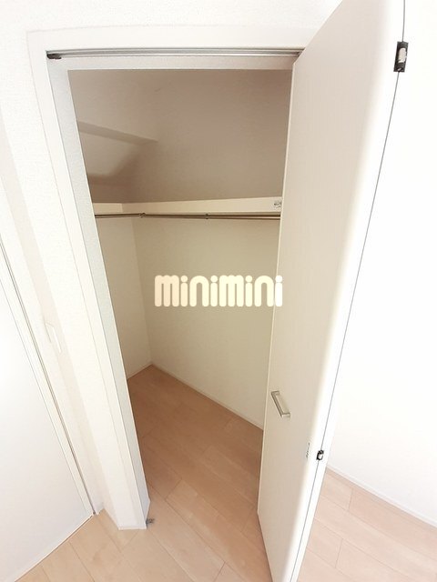 ����8