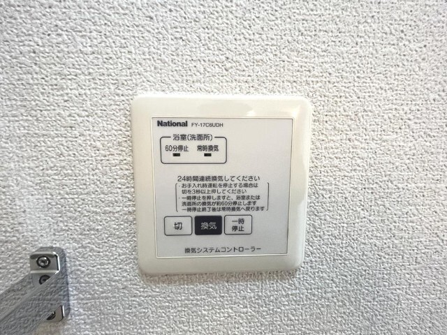 ����15