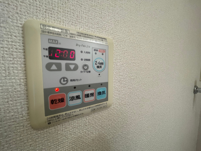 ����15