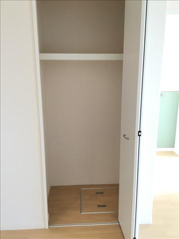 ����12