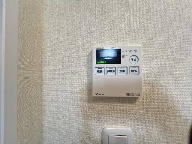 ����18