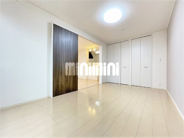 ����16