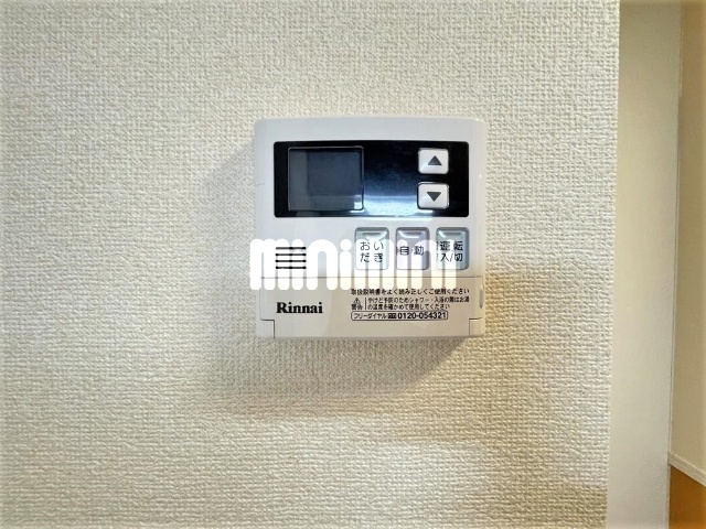 ����20