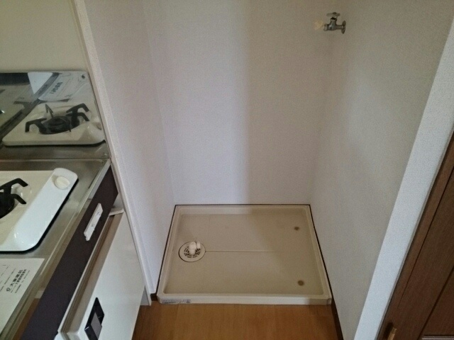 ����17