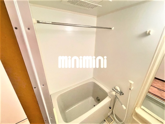 ����3