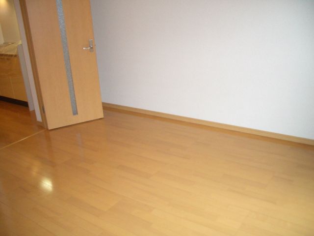 ����8
