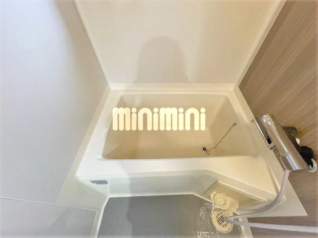 ����15