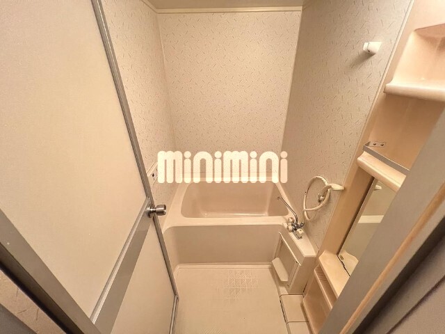 ����3