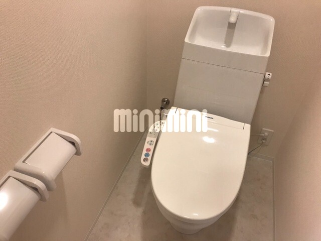 ����4