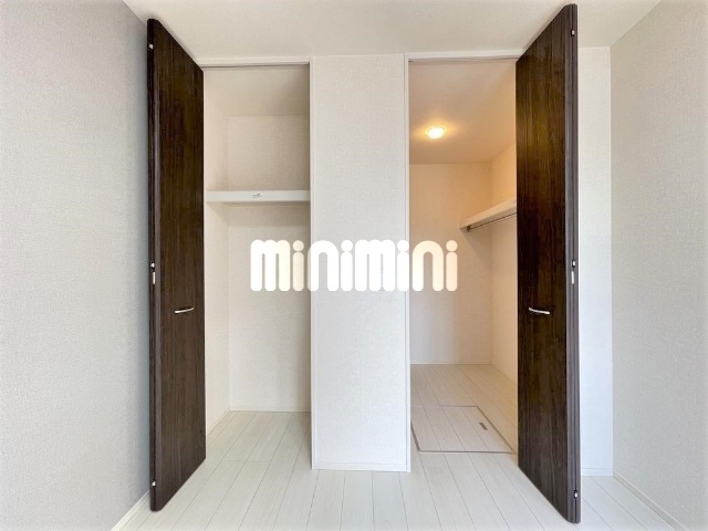 ����8