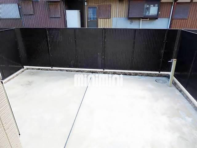 ����12