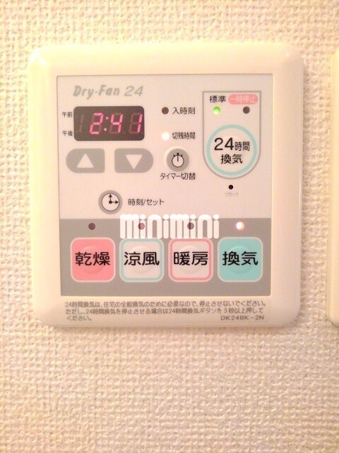����9