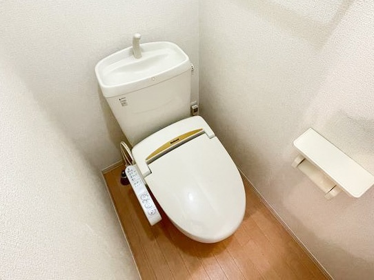 ����5