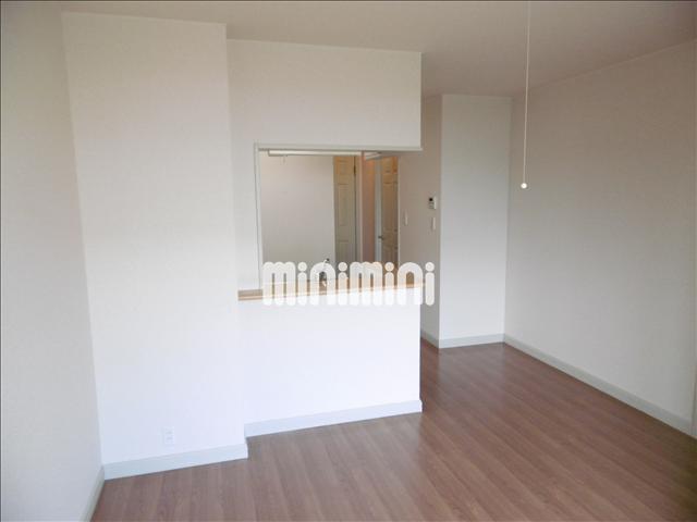 ����3