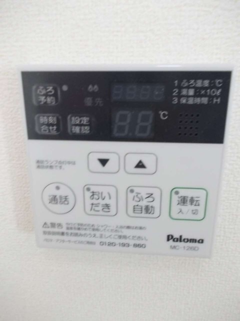 ����12