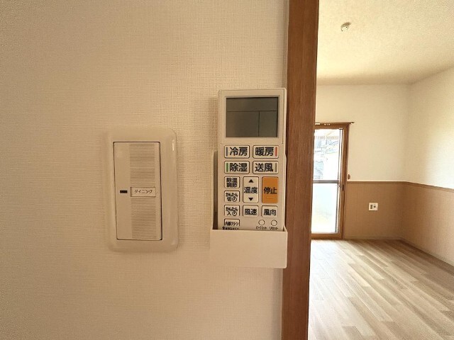 ����16