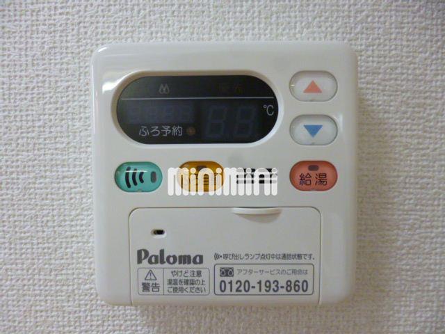 ����15